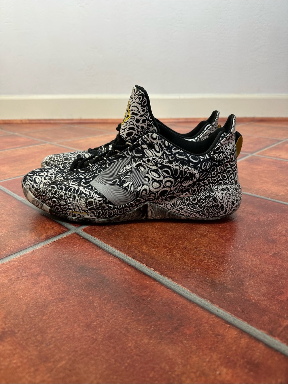 One of a Kind! Converse Draymond Green Christmas Day Signature Shoe - Picture 2 of 13